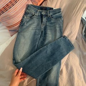 Brand new lucky brand jeans. Super stretchy.